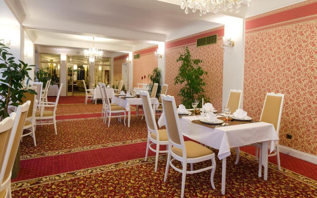 Hotel Ostrov Нимбурк Экстерьер фото