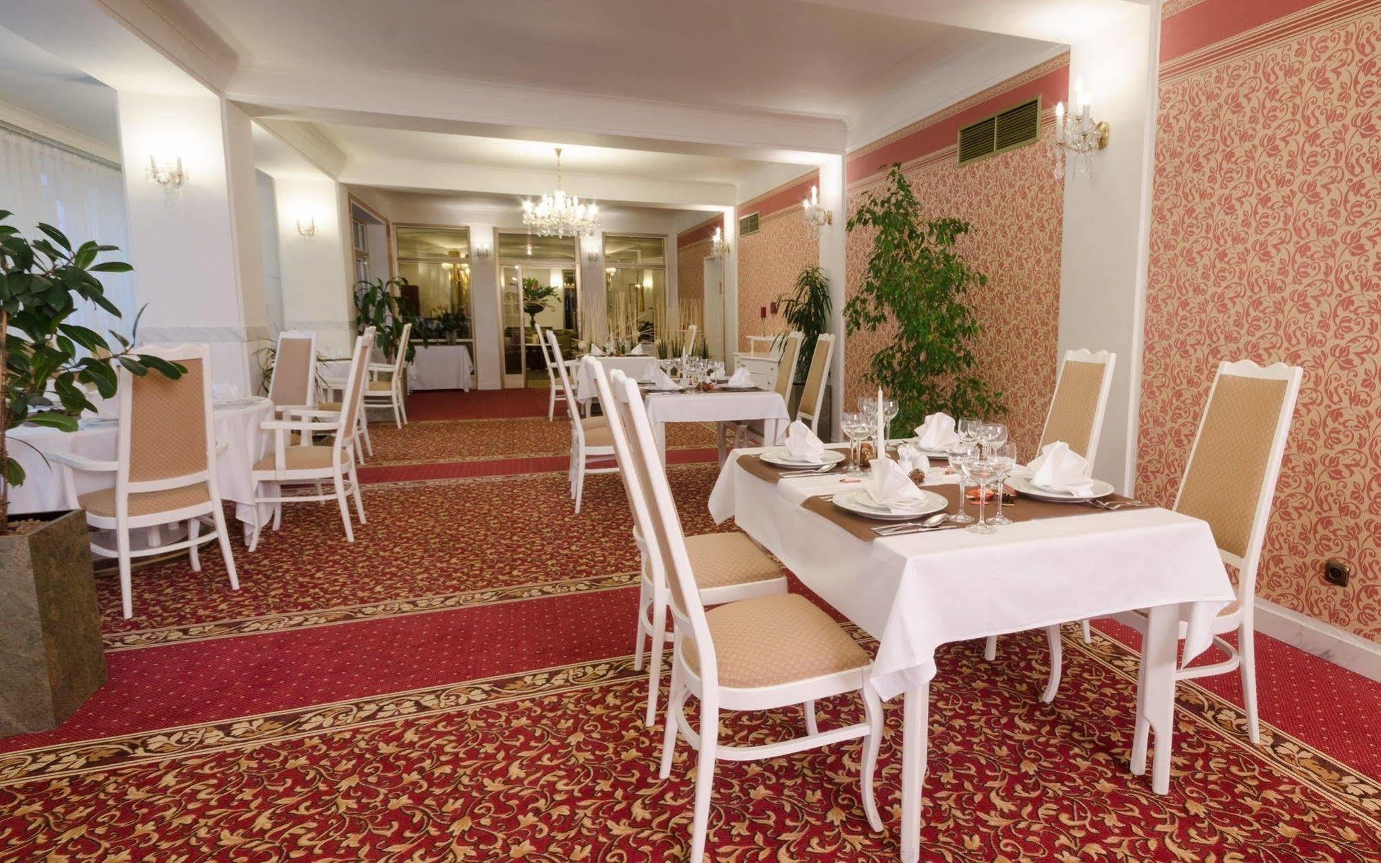Hotel Ostrov Нимбурк Экстерьер фото
